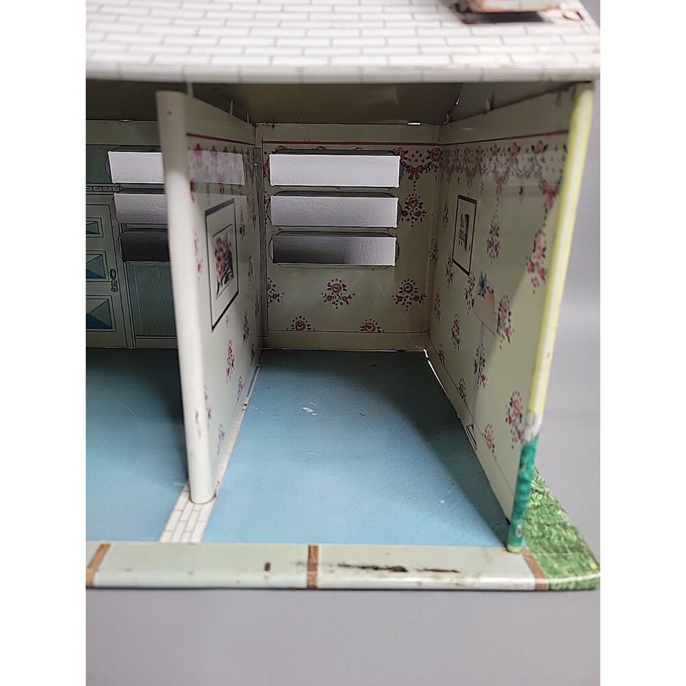 Vintage Tin Litho Ranch Style Metal Dollhouse T Cohn 1950 Furniture Pool READ - Picture 7 of 16